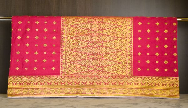 Picture of Kain Brunei Merah Tenun Emas